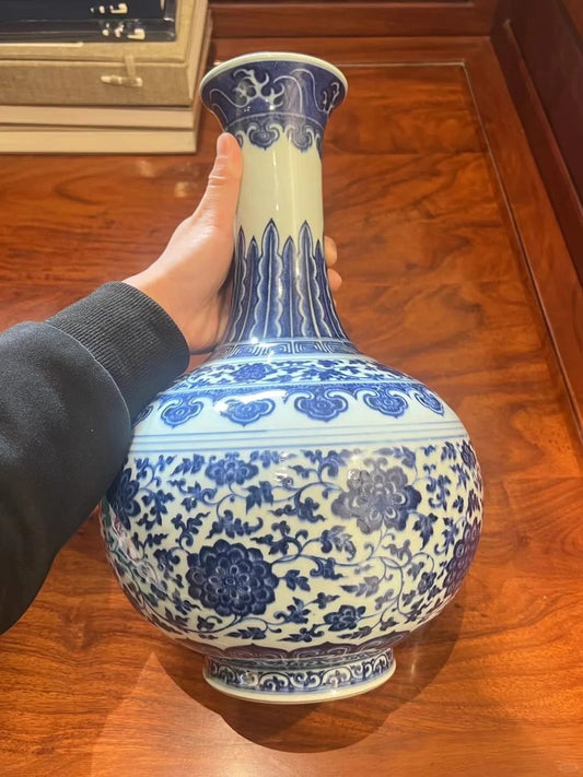 清乾隆·青花缠枝莲纹