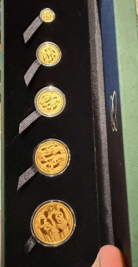 歲月流金：一套原封熊貓金幣背後的割愛與傳承