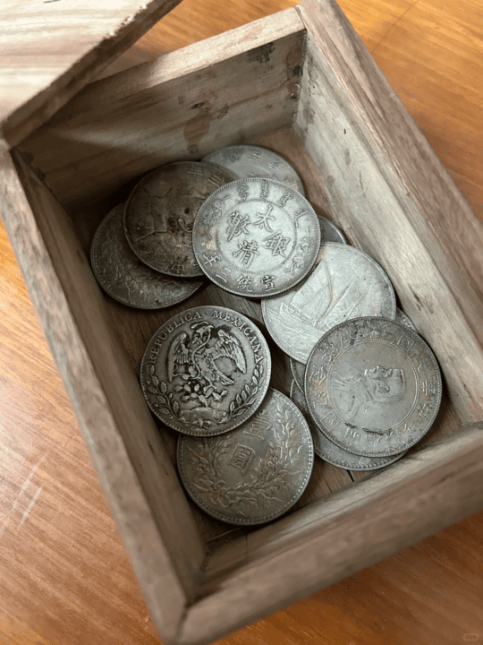 Late Qing and Republican silver-dollar batch with Mexican Eagle coins